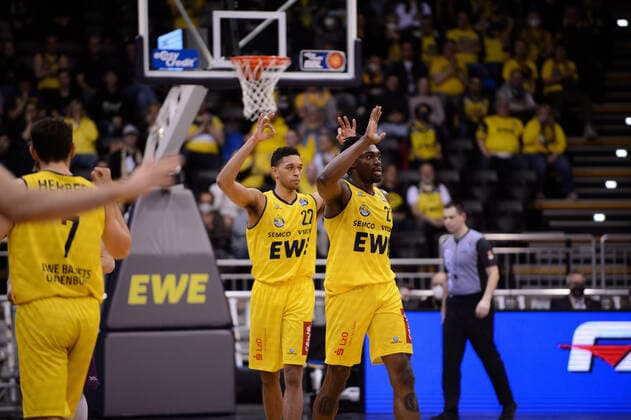 Tai Odiase 21 EWE Baskets Oldenburg and TJ Holyfield 22 EWE Baskets Oldenburg during the game EWE Baskets Oldenburg vs BG Göttingen Basketball, easyCredit BBL, season 2021 2022, 26 match day, 29 03 2022 Copyright xErikxHillmer EIBNERx EP EHR EWE Baskets Oldenburg vs BG Göttingen Basketball, easyCredit BBL, season 2021 2022, 26 match day, 29 03 2022 Oldenburg Copyright: xErikxHillmer EIBNERx EP_EHR