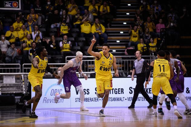 TJ Holyfield 22 EWE Baskets Oldenburg during the game EWE Baskets Oldenburg vs BG Göttingen Basketball, easyCredit BBL, season 2021 2022, 26 match day, 29 03 2022 Copyright xErikxHillmer EIBNERx EP EHR EWE Baskets Oldenburg vs BG Göttingen Basketball, easyCredit BBL, season 2021 2022, 26 match day, 29 03 2022 Oldenburg Copyright: xErikxHillmer EIBNERx EP_EHR
