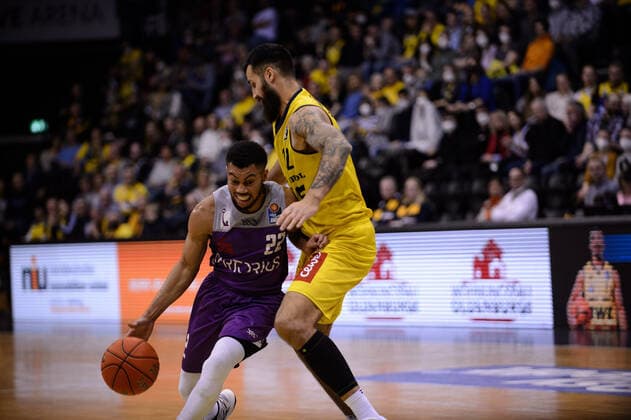 Stephen Brown Jr 22 BG Göttingen vs Martin Breunig 12 EWE Baskets Oldenburg during the match EWE Baskets Oldenburg vs BG Göttingen Basketball, easyCredit BBL, 2021 2022 season, 26 match day, 29 03 2022 Copyright xErikxHillmer EIBNERx EP EHR EWE Baskets Oldenburg vs BG Göttingen Basketball, easyCredit BBL, 2021 2022 season, 26 match day, 29 03 2022 Oldenburg Copyright: xErikxHillmer EIBNERx EP_EHR