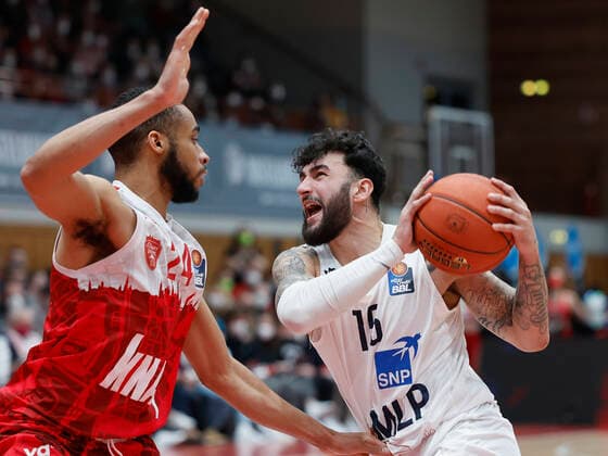 19 03 2022, Basketball, BBL, s Oliver Wuerzburg MLP Academics Heidelberg, GER, Wuerzburg, tectake Arena picture from left Cameron Hunt s Oliver Wuerzburg vs. Jordan Geist MLP Academics Heidelberg Copyright: HMBxMedia xHeikoxBecker