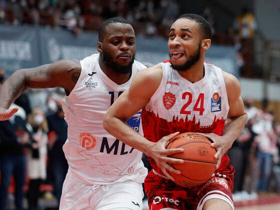 19 03 2022, Basketball, BBL, s Oliver Wuerzburg MLP Academics Heidelberg, GER, Wuerzburg, tectake Arena Picture from left Kelvin Martin MLP Academics Heidelberg vs Cameron Hunt s Oliver Wuerzburg Copyright: HMBxMedia xHeikoxBecker