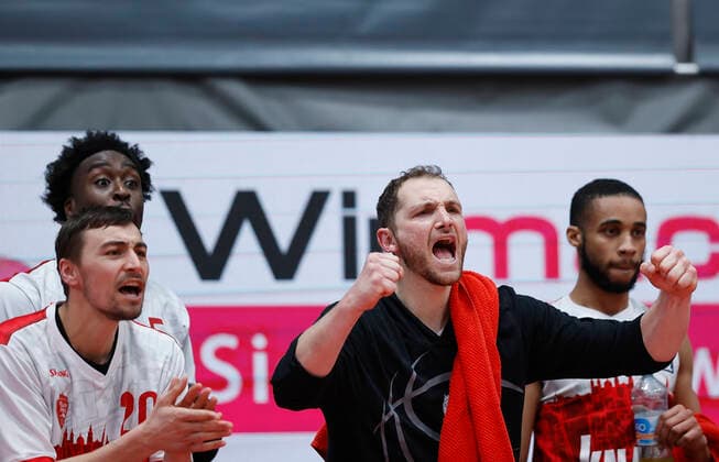 19 03 2022, Basketball, BBL, s Oliver Wuerzburg MLP Academics Heidelberg, GER, Wuerzburg, tectake Arena picture cheers from left Julian Albus s Oliver Wuerzburg , Abdul Makik Abu s Oliver Wuerzburg ,Felix Hoffmann s Oliver Wuerzburg and Cameron Hunt s Oliver Wuerzburg Copyright: HMBxMedia xHeikoxBecker