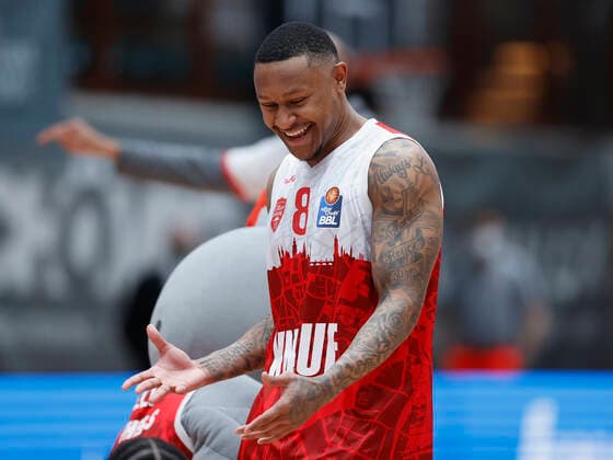 19 03 2022, basketball, BBL, s Oliver Wuerzburg MLP Academics Heidelberg, GER, Wuerzburg, tectake Arena picture cheering MVP Charles Callison s Oliver Wuerzburg Copyright: HMBxMedia xHeikoxBecker