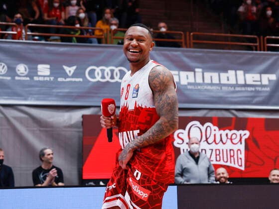19 03 2022, basketball, BBL, s Oliver Wuerzburg MLP Academics Heidelberg, GER, Wuerzburg, tectake Arena picture jubilation after the victory at MVP Charles Callison s Oliver Wuerzburg Copyright: HMBxMedia xHeikoxBecker