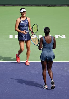 INDIAN WELLS, CA - MARCH 19: Ena Shibahara of Japan walks towards her partner Asia Muhammad of the United States during a doubles finals tennis match at the BNP Paribas Open played on March 19, 2022 at the Indian Wells Tennis Garden in Indian Wells, CA. (Photo by John Cordes Icon Sportswire) TENNIS: MAR 19 BNP Paribas Open Icon506220319034