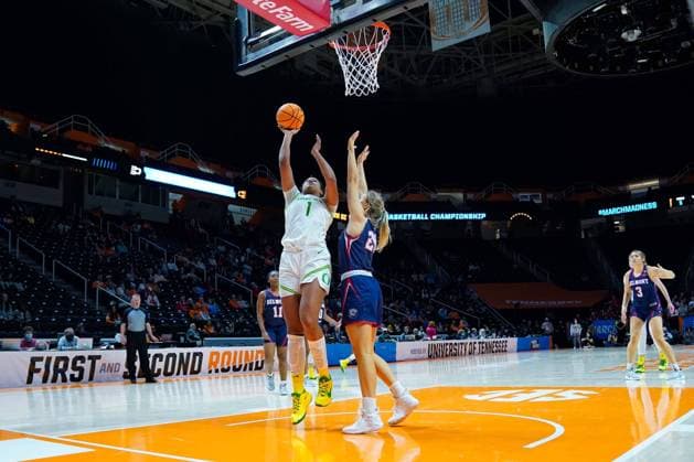 March 19, 2022: Nyara Sabally 1 of the Oregon Ducks shoots the ball during a first round game of the 2022 NCAA, College League, USA Women s Basketball Tournament between the University of Oregon Ducks and the Belmont University Bruins at Thompson Boling Arena in Knoxville TN CSM Knoxville United States - ZUMAc04_ 20220319_zaf_c04_321 Copyright: xTimxGangloffx