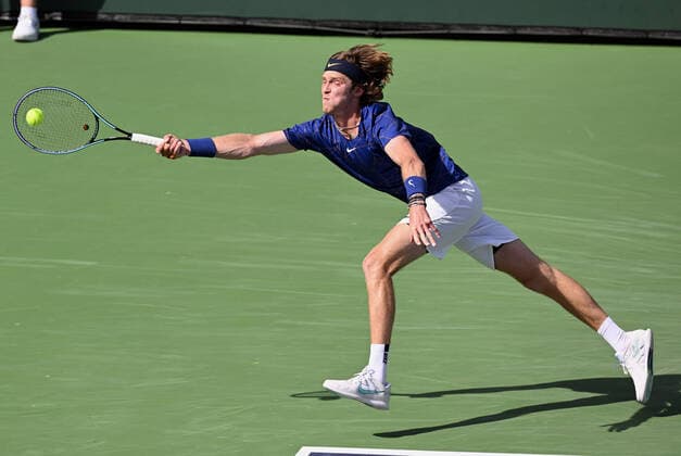 INDIAN WELLS, CA - MARCH 19: Andrey Rublev of Russia chases down and returns the ball during a semifinals tennis match at the BNP Paribas Open played on March 19, 2022 at the Indian Wells Tennis Garden in Indian Wells, CA. (Photo by John Cordes Icon Sportswire) TENNIS: MAR 19 BNP Paribas Open Icon506220319417
