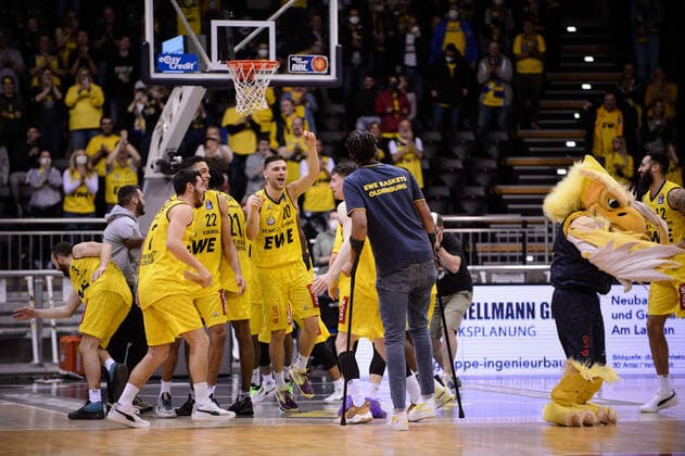 Jubilation over the victory among the EWE Baskets Oldenburg team after the match EWE Baskets Oldenburg vs BG Göttingen Basketball, easyCredit BBL, 2021 2022 season, 26 match day, 29 03 2022 Copyright xErikxHillmer EIBNERx EP EHR EWE Baskets Oldenburg vs BG Göttingen Basketball, easyCredit BBL, 2021 2022 season, 26 match day, 29 03 2022 Oldenburg Copyright: xErikxHillmer EIBNERx EP_EHR