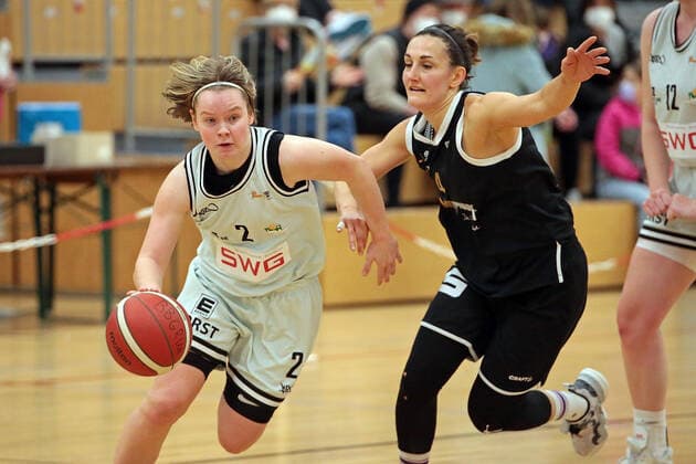 19 03 2022, xovx, Basketball Damen 2 Bundesliga DBBL, Bender Baskets Grünberg USV Vimodrom Baskets Jena v l Cora Horvath Bender Baskets Grünberg , Lena Rothämel USV Baskets Jena Grünberg Sporthalle Theo Koch Schule Hessen Germany DE