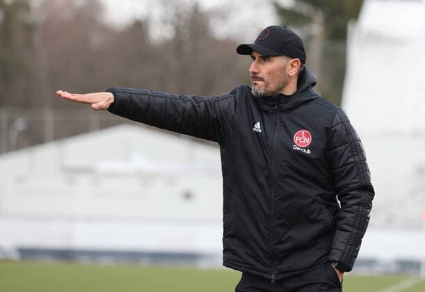 19 03 2022 football season 2021 2022 Regionalliga Bayern 29 matchday 1 FC Nürnberg Nuernberg FCN II U21 club SpVgg Greuther Fürth Fuerth II U23 DaMa Cristian Fiel coach, 1 FC Nürnberg FCN II indicates gestures directs gives instructions