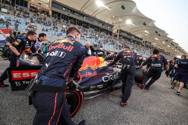VERSTAPPEN Max (ned), Red Bull Racing RB18, portrait during the Formula 1 Gulf Air Bahrain Grand Prix 2022, 1st round of the 2022 FIA Formula One World Championship, WM, Weltmeisterschaft on the Bahrain International Circuit, from March 18 to 20, 2022 in Sakhir, Bahrain - F1 - BAHRAIN GRAND PRIX 2022 - RACE DPPI Panoramic  G00D9519
