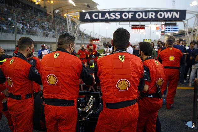 Ferrari Staff illustration during the Formula 1 Gulf Air Bahrain Grand Prix 2022, 1st round of the 2022 FIA Formula One World Championship, WM, Weltmeisterschaft on the Bahrain International Circuit, from March 18 to 20, 2022 in Sakhir, Bahrain - F1 - BAHRAIN GRAND PRIX 2022 - RACE DPPI Panoramic  _B3_8745