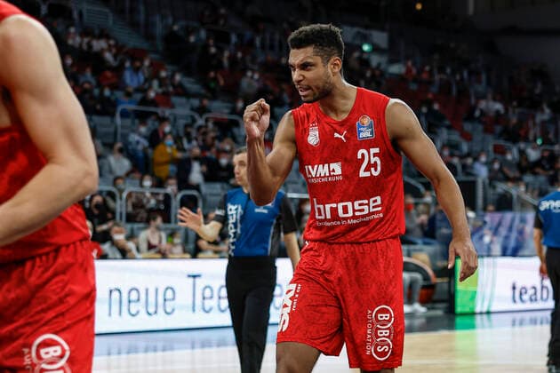 left Kenneth Ogbe Brose Bamberg, 25 Brose Bamberg Mitteldeutscher BC easyCredit BBL Basketball Bundesliga Season 2021 22 Matchday 26, 20 03 2022 Bamberg, Brose Arena Photo Daniel Löb Loeb Copyright: DanielxLöb