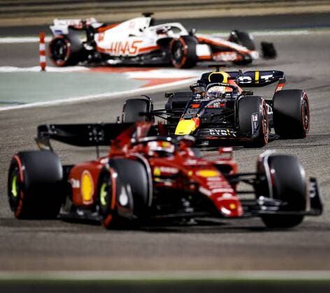 BAHRAIN Max Verstappen 1 driving the Oracle Red Bull Racing RB18 Honda behind Charles Leclerc 16 with the Ferrari on track during the Bahrain F1 Grand Prix at the Bahrain International Circuit on March 20, 2022 in Bahrain, Bahrain ANP ROBIN VAN LONKHUIJSEN Bahrain,BAHREIN xVIxANPx xxANPxIVx 445852023 originalFilename: 0153090333st.jpg