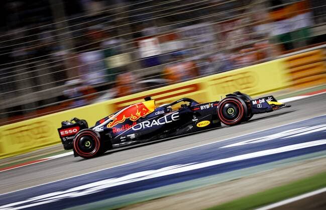 BAHRAIN Max Verstappen 1 with the Oracle Red Bull Racing RB18 Honda on track during the Bahrain F1 Grand Prix at the Bahrain International Circuit on March 20, 2022 in Bahrain, Bahrain ANP ROBIN VAN LONKHUIJSEN Bahrain,BAHREIN xVIxANPx xxANPxIVx 445852312 originalFilename: 0153090527st.jpg