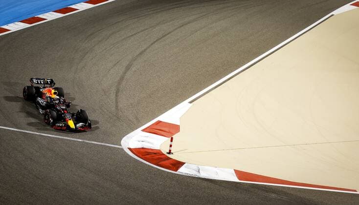 BAHRAIN Max Verstappen 1 with the Oracle Red Bull Racing RB18 Honda on track during the Bahrain F1 Grand Prix at the Bahrain International Circuit on March 20, 2022 in Bahrain, Bahrain ANP ROBIN VAN LONKHUIJSEN Bahrain,BAHREIN xVIxANPx xxANPxIVx 445852371 originalFilename: 0153090528st.jpg