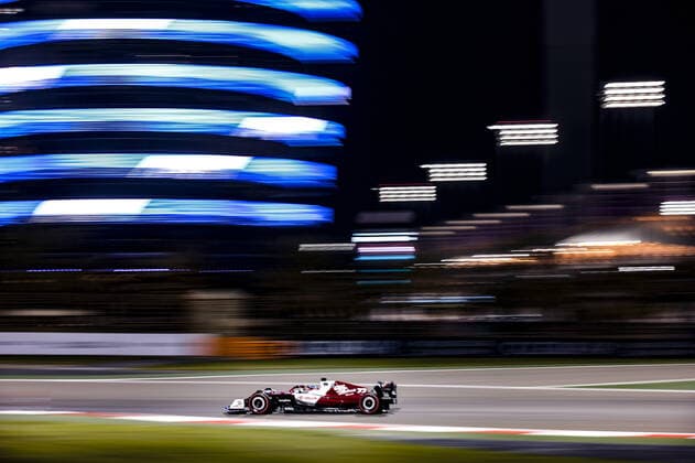 77 BOTTAS Valtteri (fin), Alfa Romeo F1 Team ORLEN C42, action during the Formula 1 Gulf Air Bahrain Grand Prix 2022, 1st round of the 2022 FIA Formula One World Championship, WM, Weltmeisterschaft on the Bahrain International Circuit, from March 18 to 20, 2022 in Sakhir, Bahrain - F1 - BAHRAIN GRAND PRIX 2022 - RACE DPPI Panoramic  _R5_1319