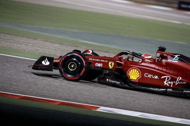 16 LECLERC Charles (mco), Scuderia Ferrari F1-75, action during the Formula 1 Gulf Air Bahrain Grand Prix 2022, 1st round of the 2022 FIA Formula One World Championship, WM, Weltmeisterschaft on the Bahrain International Circuit, from March 18 to 20, 2022 in Sakhir, Bahrain - F1 - BAHRAIN GRAND PRIX 2022 - RACE DPPI Panoramic  _B3_9135