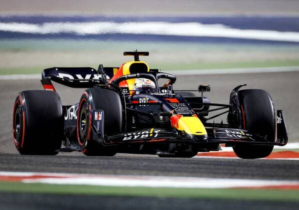 BAHRAIN Max Verstappen 1 with the Oracle Red Bull Racing RB18 Honda on track during the Bahrain F1 Grand Prix at the Bahrain International Circuit on March 20, 2022 in Bahrain, Bahrain ANP ROBIN VAN LONKHUIJSEN Bahrain,BAHREIN xVIxANPx xxANPxIVx 445852917 originalFilename: 0153091122st.jpg