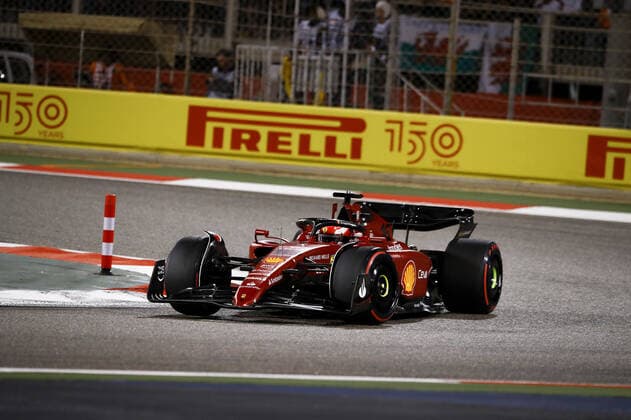 16 LECLERC Charles (mco), Scuderia Ferrari F1-75, action during the Formula 1 Gulf Air Bahrain Grand Prix 2022, 1st round of the 2022 FIA Formula One World Championship, WM, Weltmeisterschaft on the Bahrain International Circuit, from March 18 to 20, 2022 in Sakhir, Bahrain - F1 - BAHRAIN GRAND PRIX 2022 - RACE DPPI Panoramic  _B3_9071