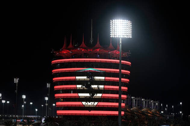 Sport Bilder des Tages Logo Ferrari illustration during the Formula 1 Gulf Air Bahrain Grand Prix 2022, 1st round of the 2022 FIA Formula One World Championship, WM, Weltmeisterschaft on the Bahrain International Circuit, from March 18 to 20, 2022 in Sakhir, Bahrain - F1 - BAHRAIN GRAND PRIX 2022 - RACE DPPI Panoramic  _R5_1409