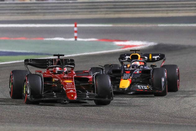 FORMULA 1 GULF AIR BAHRAIN GRAND PRIX 2022, 20 03 2022 Bahrain International Circuit, Sakhir, Bahrain on 20 March 2022 Charles Leclerc 16 (MON), Scuderia Ferrari F1-75 leads Max Verstappen 1 (NED), HONDA Red Bull Racing RB18 during the FORMULA 1 GULF AIR BAHRAIN GRAND PRIX 2022, Phil Duncan Editorial Use Only Copyright: xPhilxDuncanx ESM-0412-0007