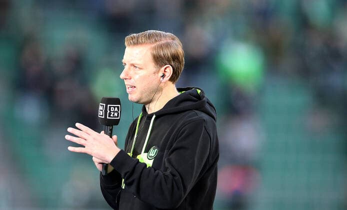 20 03 2022, Football 1 Bundesliga 2021 2022, Matchday 27, VfL Wolfsburg Bayer 04 Leverkusen, at Volkswagen Arena Wolfsburg Coach Florian Kohfeldt VfL Wolfsburg DFL and DFB regulations prohibit any use of photographs as image sequences and or quasi video