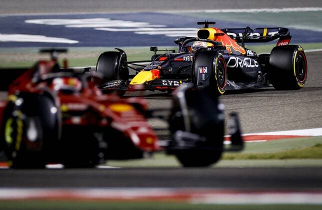 BAHRAIN Max Verstappen 1 driving the Oracle Red Bull Racing RB18 Honda behind Charles Leclerc 16 with the Ferrari on track during the Bahrain F1 Grand Prix at the Bahrain International Circuit on March 20, 2022 in Bahrain, Bahrain ANP ROBIN VAN LONKHUIJSEN Bahrain,BAHREIN xVIxANPx xxANPxIVx 445854677 originalFilename: 0153093675st.jpg