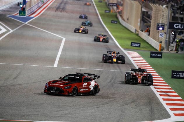 Safety car during the Formula 1 Gulf Air Bahrain Grand Prix 2022, 1st round of the 2022 FIA Formula One World Championship, WM, Weltmeisterschaft on the Bahrain International Circuit, from March 18 to 20, 2022 in Sakhir, Bahrain - F1 - BAHRAIN GRAND PRIX 2022 - RACE DPPI Panoramic  _B3_9327