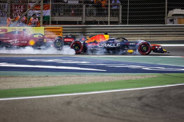 16 LECLERC Charles (mco), Scuderia Ferrari F1-75, 01 VERSTAPPEN Max (nld), Red Bull Racing RB18, action during the Formula 1 Gulf Air Bahrain Grand Prix 2022, 1st round of the 2022 FIA Formula One World Championship, WM, Weltmeisterschaft on the Bahrain International Circuit, from March 18 to 20, 2022 in Sakhir, Bahrain - F1 - BAHRAIN GRAND PRIX 2022 - RACE DPPI Panoramic 20220320_G00D9986