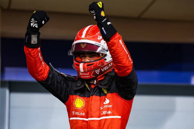 LECLERC Charles (mco), Scuderia Ferrari F1-75, portrait celebrating victory during the Formula 1 Gulf Air Bahrain Grand Prix 2022, 1st round of the 2022 FIA Formula One World Championship, WM, Weltmeisterschaft on the Bahrain International Circuit, from March 18 to 20, 2022 in Sakhir, Bahrain - F1 - BAHRAIN GRAND PRIX 2022 - RACE DPPI Panoramic  20220320_GOOD8995