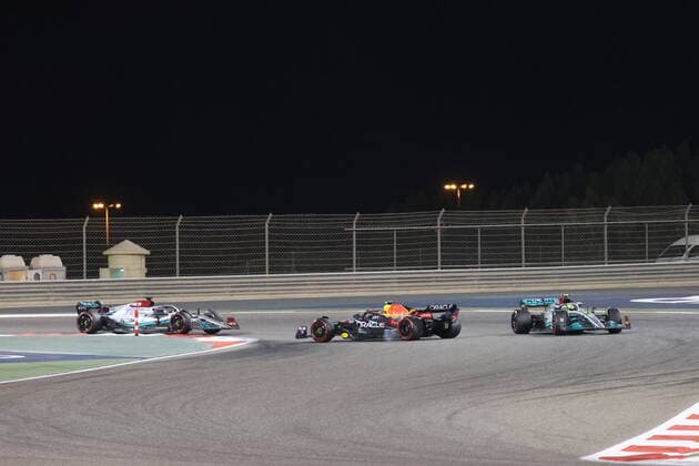 11 PEREZ Sergio (mex), Red Bull Racing RB18, action during the Formula 1 Gulf Air Bahrain Grand Prix 2022, 1st round of the 2022 FIA Formula One World Championship, WM, Weltmeisterschaft on the Bahrain International Circuit, from March 18 to 20, 2022 in Sakhir, Bahrain - F1 - BAHRAIN GRAND PRIX 2022 - RACE DPPI Panoramic  AC9I3223