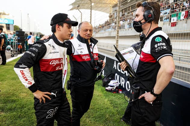 ZHOU Guanyu (chi), Alfa Romeo F1 Team ORLEN C42, VASSEUR Frederic (fra), Team Principal of Alfa Romeo F1 Team ORLEN, portrait during the Formula 1 Gulf Air Bahrain Grand Prix 2022, 1st round of the 2022 FIA Formula One World Championship, WM, Weltmeisterschaft on the Bahrain International Circuit, from March 18 to 20, 2022 in Sakhir, Bahrain - F1 - BAHRAIN GRAND PRIX 2022 - RACE DPPI Panoramic 20220320_G00D9630