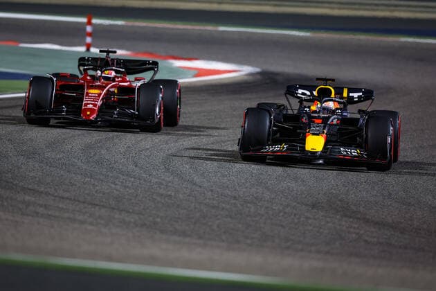 01 VERSTAPPEN Max (nld), Red Bull Racing RB18, 16 LECLERC Charles (mco), Scuderia Ferrari F1-75, action during the Formula 1 Gulf Air Bahrain Grand Prix 2022, 1st round of the 2022 FIA Formula One World Championship, WM, Weltmeisterschaft on the Bahrain International Circuit, from March 18 to 20, 2022 in Sakhir, Bahrain - F1 - BAHRAIN GRAND PRIX 2022 - RACE DPPI Panoramic 20220320_G00D9976