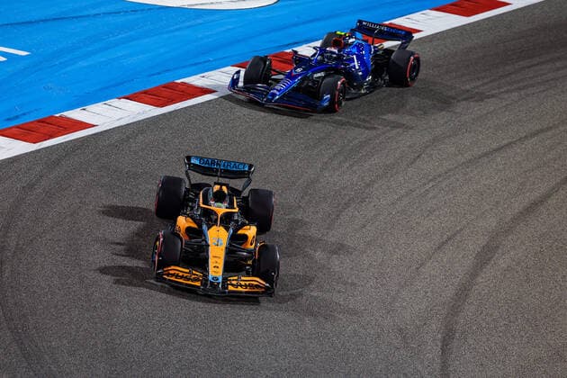 03 RICCIARDO Daniel (aus), McLaren F1 Team MCL36, 06 LATIFI Nicholas (can), Williams Racing FW44, action during the Formula 1 Gulf Air Bahrain Grand Prix 2022, 1st round of the 2022 FIA Formula One World Championship, WM, Weltmeisterschaft on the Bahrain International Circuit, from March 18 to 20, 2022 in Sakhir, Bahrain - F1 - BAHRAIN GRAND PRIX 2022 - RACE DPPI Panoramic 20220320_GOOD8869