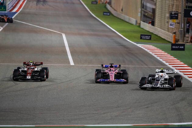 24 Guanyu Zhou CHN, Alfa Romeo F1 Team ORLEN , 14 Fernando Alonso ESP, BWT Alpine F1 Team , 22 Yuki Tsunoda JPN, Scuderia AlphaTauri , F1 Grand Prix of Bahrain at Bahrain International Circuit on March 20, 2022 in Sakhir, Bahrain Photo by HOCH ZWEI Sakhir Bahrain