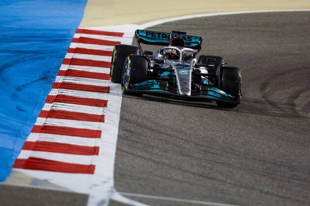 63 RUSSELL George (gbr), Mercedes AMG F1 Team W13, action during the Formula 1 Gulf Air Bahrain Grand Prix 2022, 1st round of the 2022 FIA Formula One World Championship, WM, Weltmeisterschaft on the Bahrain International Circuit, from March 18 to 20, 2022 in Sakhir, Bahrain - F1 - BAHRAIN GRAND PRIX 2022 - RACE DPPI Panoramic  20220320_G00D0154