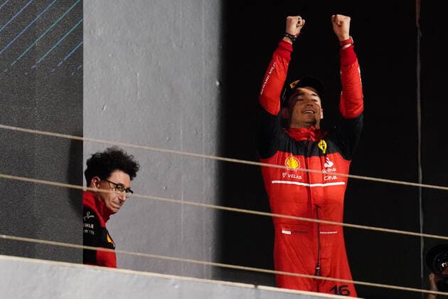 FORMULA 1 GULF AIR BAHRAIN GRAND PRIX 2022, 20 03 2022 Bahrain International Circuit, Sakhir, Bahrain on 20 March 2022 Charles Leclerc 16 (MON), Scuderia Ferrari F1-75 and Mattia Binotto, Scuderia Ferrari during the FORMULA 1 GULF AIR BAHRAIN GRAND PRIX 2022, Eleanor Hoad Editorial Use Only Copyright: xEleanorxHoadx ESM-0411-0041