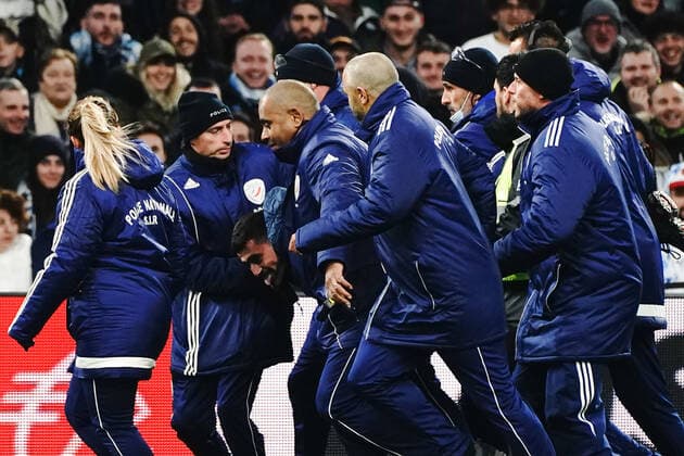 Un supporter de l OM envahie la pelouse FOOTBALL : Olympique de Marseille vs OGC Nice - Ligue 1 Uber Eats - Marseille - 20 03 2021 NorbertScanella Panoramic 