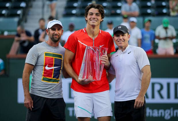 Mandatory Credit: Photo by Ella Ling Shutterstock (12853677am) Taylor Fritz of USA celebrates with the trophy and his coaches BNP Paribas Open, Tennis, Day 12, Indian Wells Tennis Garden, California, USA - 20 Mar 2022 BNP Paribas Open, Tennis, Day 12, Indian Wells Tennis Garden, California, USA - 20 Mar 2022 Copyright: xEllaxLing Shutterstockx 12853677am