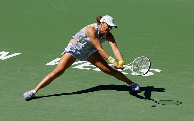 Mandatory Credit: Photo by Ella Ling Shutterstock (12853677br) Iga Swiatek of Poland in action BNP Paribas Open, Tennis, Day 12, Indian Wells Tennis Garden, California, USA - 20 Mar 2022 BNP Paribas Open, Tennis, Day 12, Indian Wells Tennis Garden, California, USA - 20 Mar 2022 Copyright: xEllaxLing Shutterstockx 12853677br