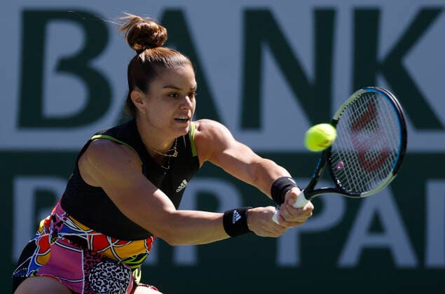 March 20, 2022 Maria Sakkari of Greece returns a shot against Iga Swiatek of Poland in the women s singles finals of the 2022 BNP Paribas Open at Indian Wells Tennis Garden in Indian Wells, California. Indian Wells United States of America - ZUMAc04_ 20220320_zaf_c04_114 Copyright: xCharlesxBausx