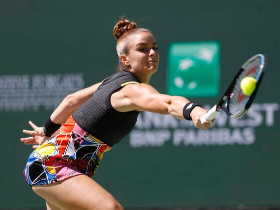 March 20, 2022 Maria Sakkari of Greece returns a shot against Iga Swiatek of Poland in the women s singles finals of the 2022 BNP Paribas Open at Indian Wells Tennis Garden in Indian Wells, California. Indian Wells United States of America - ZUMAc04_ 20220320_zaf_c04_118 Copyright: xCharlesxBausx