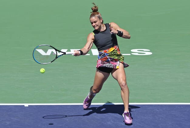 Maria Sakkari of Greece hits a shot during her women s final match against Iga Swiatek of Poland at the BNP Paribas Open in Indian Wells, California on Sunday, March 20, 2022. Swiatek defeated Sakkari 6-4, 6-1 to win the championship and her third WTA, Tennis Damen 1000 tournament.  IDW20220320075 DAVIDxSILPA