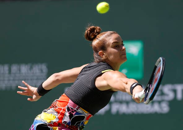 March 20, 2022 Maria Sakkari of Greece returns a shot against Iga Swiatek of Poland in the women s singles finals of the 2022 BNP Paribas Open at Indian Wells Tennis Garden in Indian Wells, California. Indian Wells United States of America - ZUMAc04_ 20220320_zaf_c04_119 Copyright: xCharlesxBausx