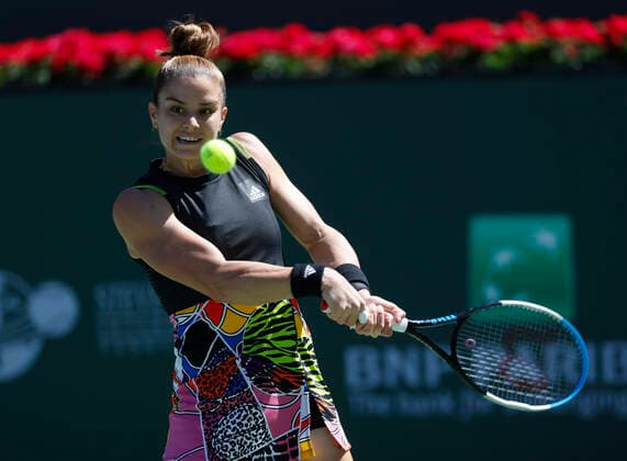 March 20, 2022 Maria Sakkari of Greece returns a shot against Iga Swiatek of Poland in the women s singles finals of the 2022 BNP Paribas Open at Indian Wells Tennis Garden in Indian Wells, California. Indian Wells United States of America - ZUMAc04_ 20220320_zaf_c04_107 Copyright: xCharlesxBausx