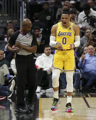 Basketball, NBA, Cleveland Cavaliers - Los Angeles Lakers Los Angeles Lakers Russell Westbrooke (0) reacts after hitting a three against the Cleveland Cavaliers at Rocket Mortgage FieldHouse in Cleveland, Ohio on Monday, March 21, 2022.  CLE20220321112 AARONxJOSEFCZYK