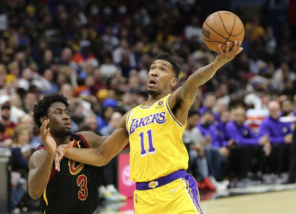 Basketball, NBA, Cleveland Cavaliers - Los Angeles Lakers Los Angeles Lakers Malik Monk (11) puts up a shot past Cleveland Cavaliers Caris LeVert (3) at Rocket Mortgage FieldHouse in Cleveland, Ohio on Monday, December 21, 2022.  CLE20220321118 AARONxJOSEFCZYK