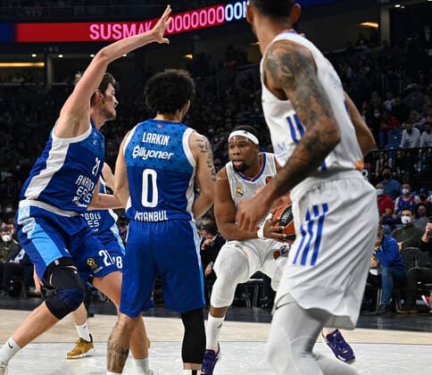Tibor Pleiss (21) , Shane Larkin (0) of Anadolu Efes Istanbul and Guerschon Yabusele (28) of Real Madrid in action during the Turkish Airlines EuroLeague Regular Season match between Anadolu Efes Istanbul and Real Madrid at Sinan Erdem Dome in Istanbul, Turkey , on March 22, 2022. ( Photo Seskimphoto ) 
