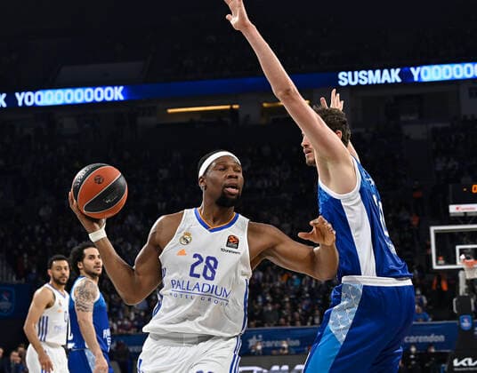 Tibor Pleiss (21) of Anadolu Efes Istanbul and Guerschon Yabusele (28) of Real Madrid in action during the Turkish Airlines EuroLeague Regular Season match between Anadolu Efes Istanbul and Real Madrid at Sinan Erdem Dome in Istanbul, Turkey , on March 22, 2022. ( Photo Seskimphoto ) 